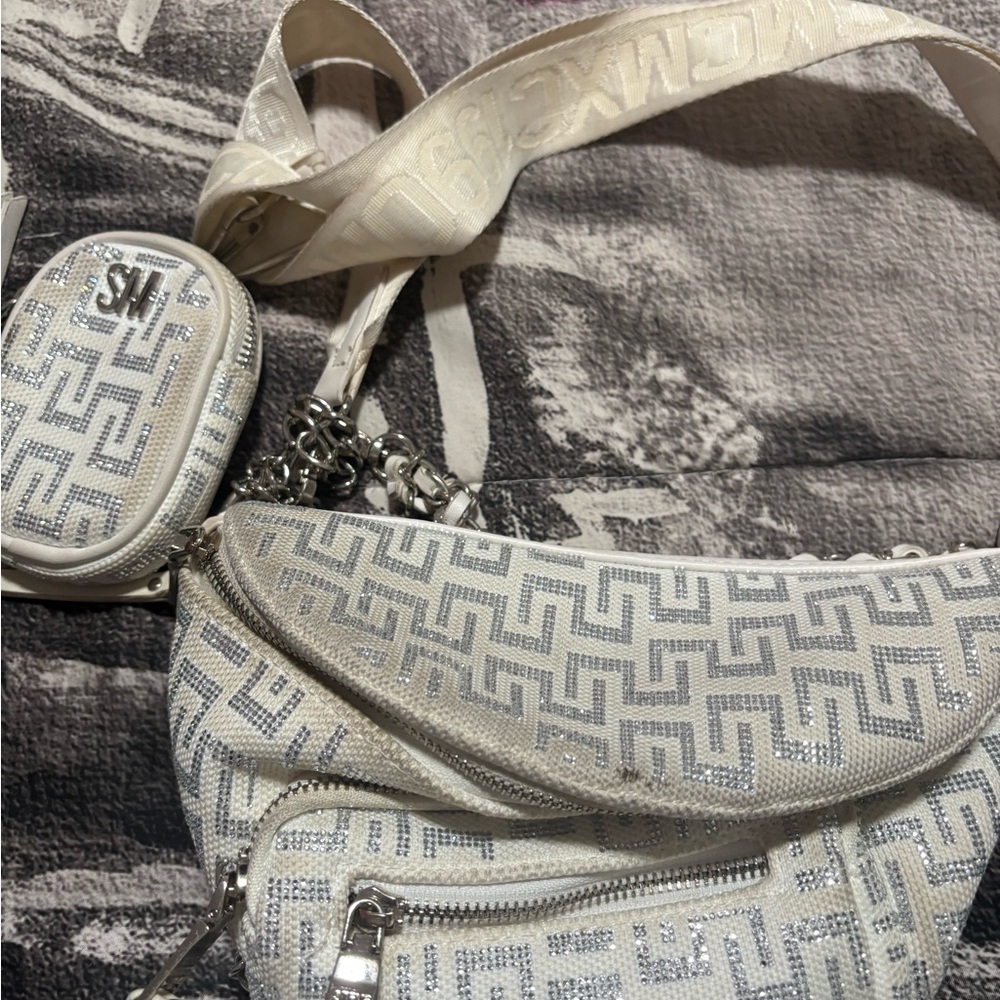 Steve Madden Silver Crossbody Bag with Geometric Design